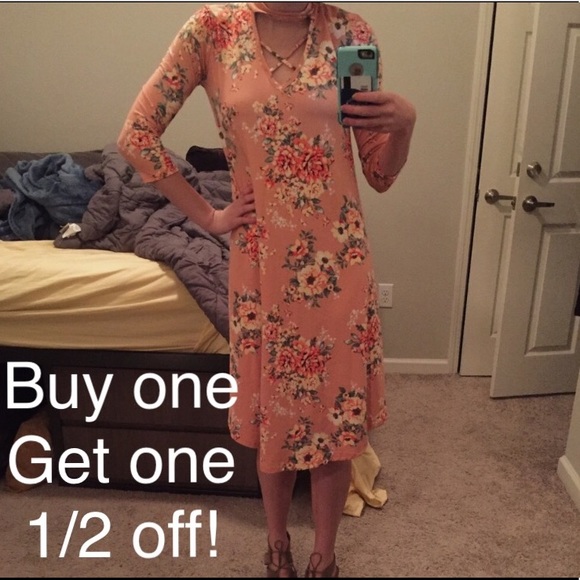 Vintage Dresses & Skirts - Floral midi dress with cross cross neck